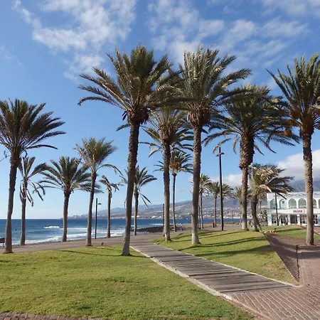 Summerland Ocean View 公寓